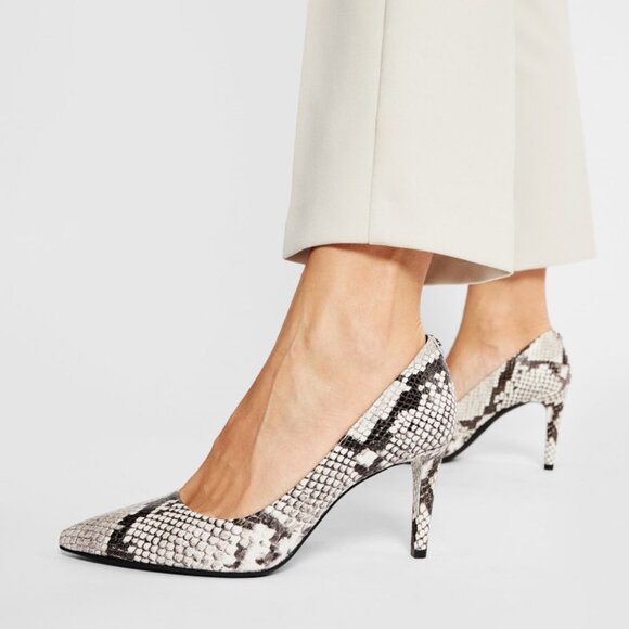 Michael Kors Dorothy Flex Leather Pump - Picture 1 of 17